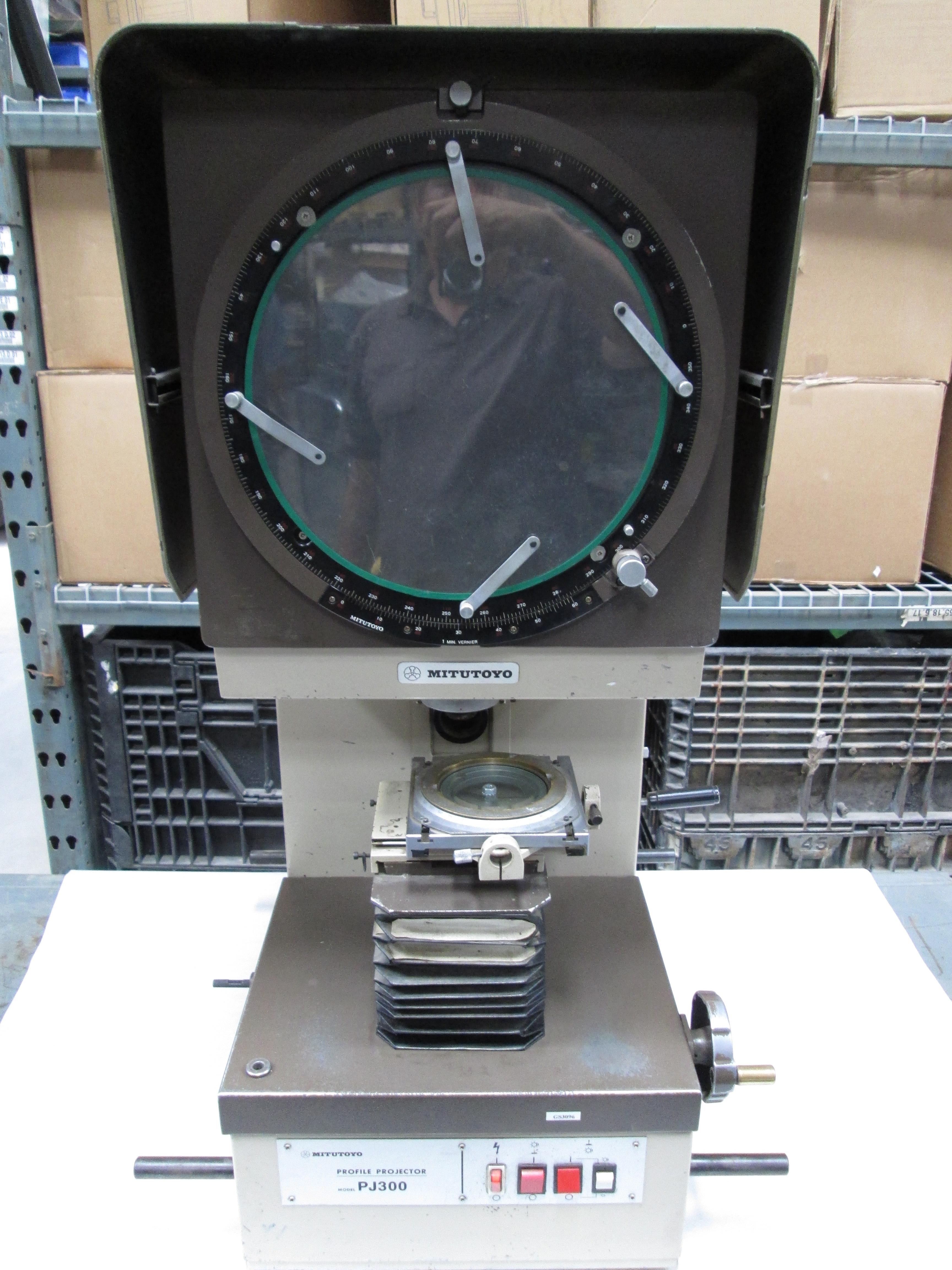 Mitutoyo PJ 300H Profile Projector Optical Comparator eBay